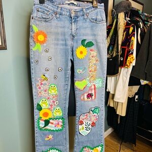 Levi’s 529  Curvy Boot Cut Embroidered Flower/Ladybug/Frog Light Blue Jeans 8